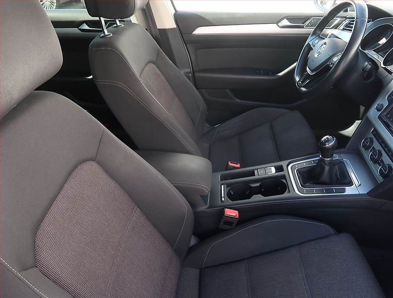 Volkswagen Passat (2015) Comfortline 2.0 TDI - fotka 9 z 15