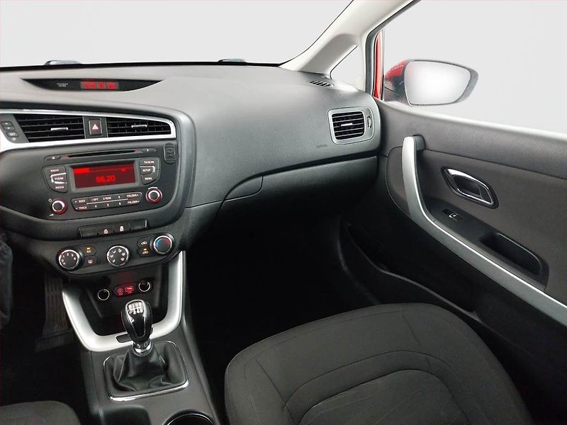 Kia Ceed (2017) 1.6 GDI, Serv.kniha, Tempomat - fotka 8 z 17