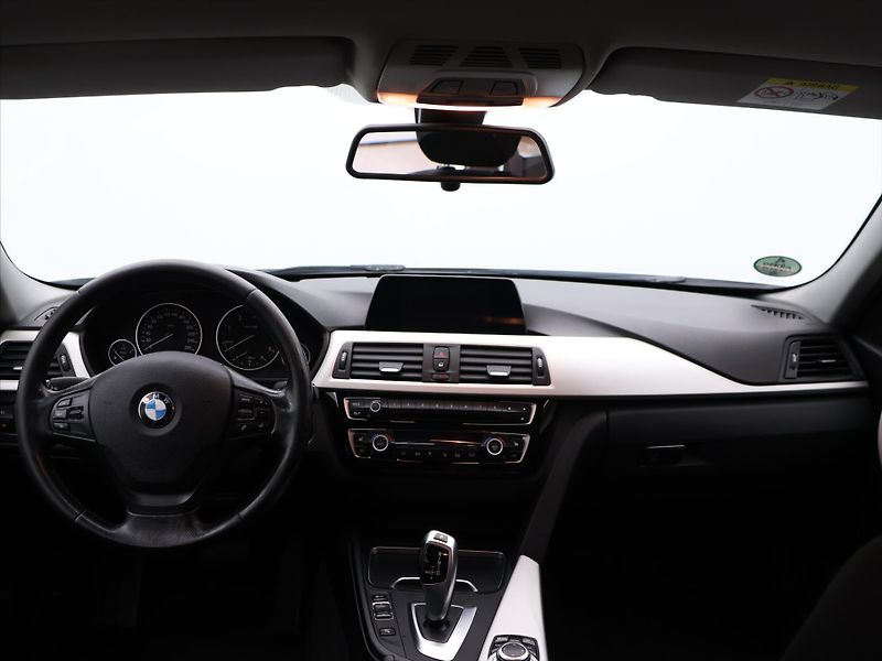 BMW Řada 3 2,0 318da 110kW Advantage - fotka 20 z 28