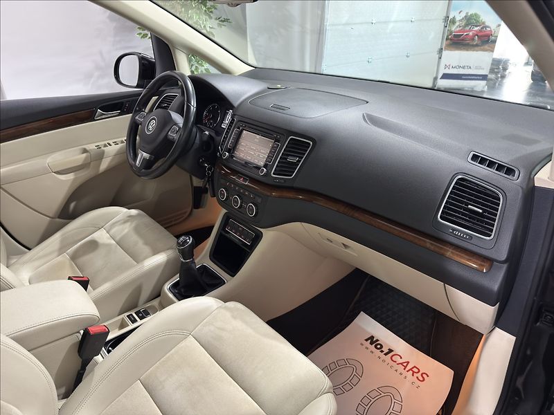 Volkswagen Sharan 2,0   TDI HIGH PANO WEBASTO TZ - fotka 21 z 40