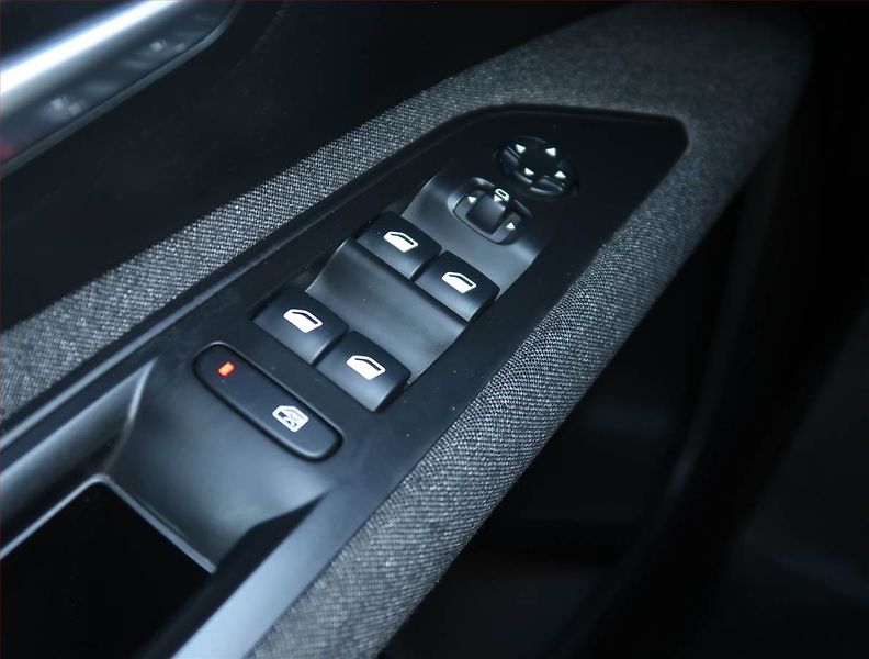 Peugeot 5008 (2020) PureTech 130, 7 míst - fotka 15 z 19