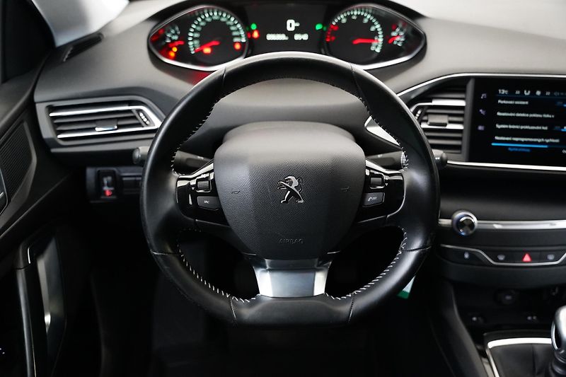 Peugeot 308 - fotka 18 z 28