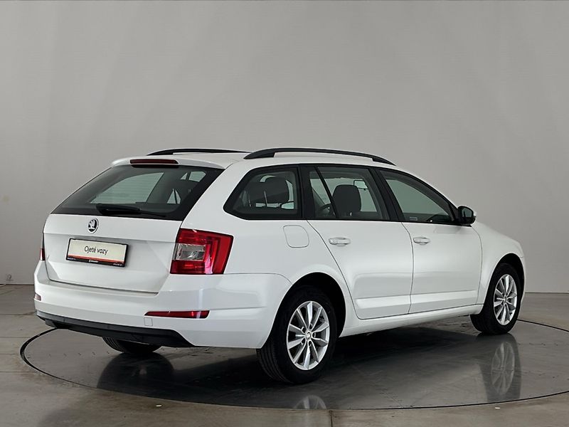 Škoda Octavia Ambition - fotka 2 z 28