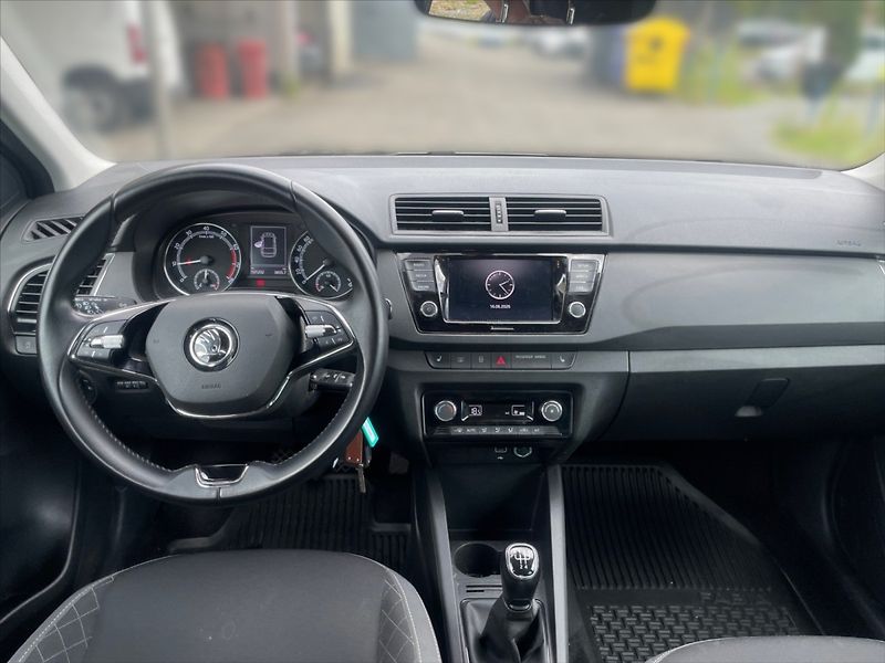 Škoda Fabia 1,0 TSI 70 Ambition - fotka 9 z 11