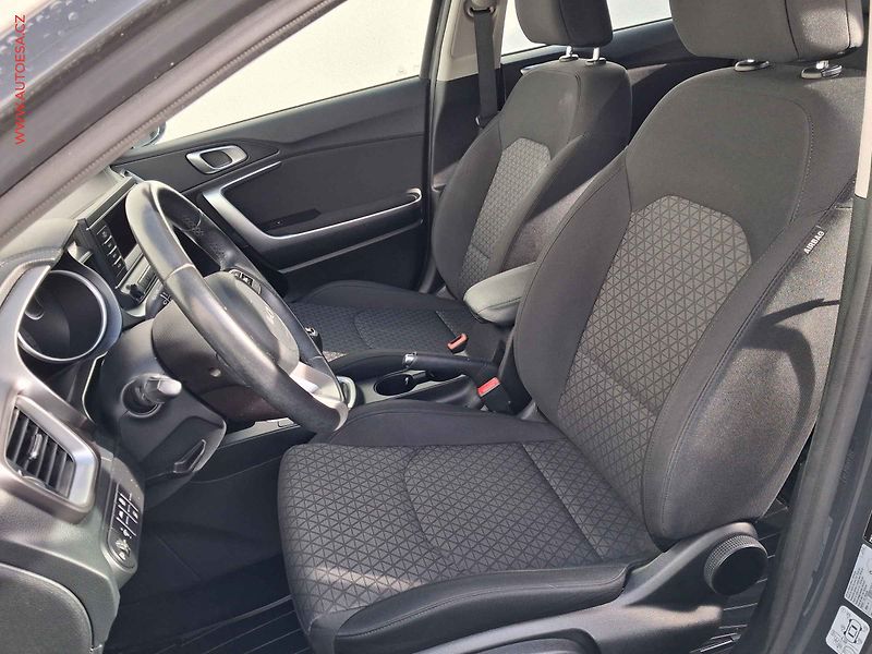Kia Ceed (2022) 1.5 T-GDi, ČR, AC, park - fotka 9 z 16