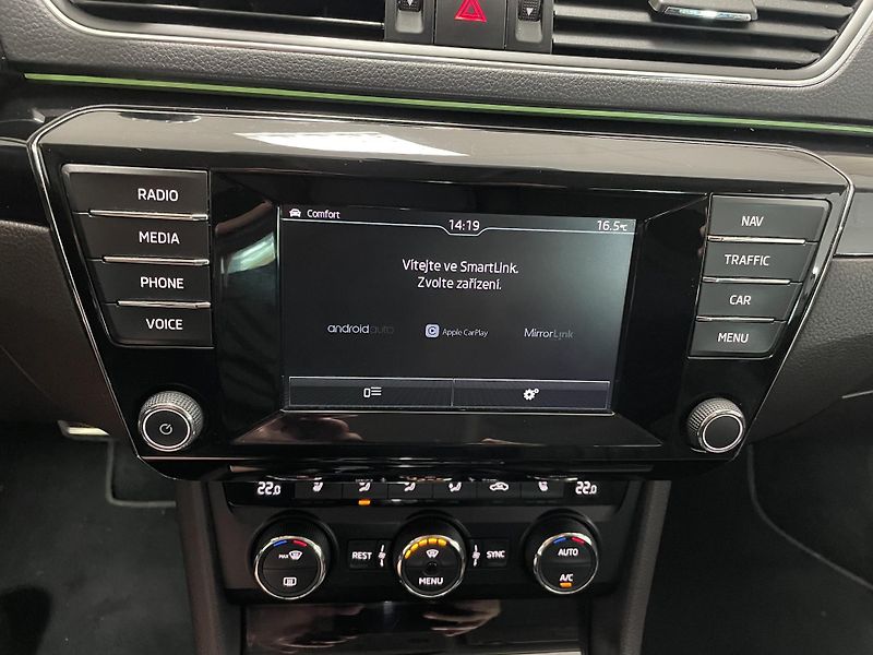 Škoda Superb 2.0 TDi 110 kw REZERVACE - fotka 30 z 33