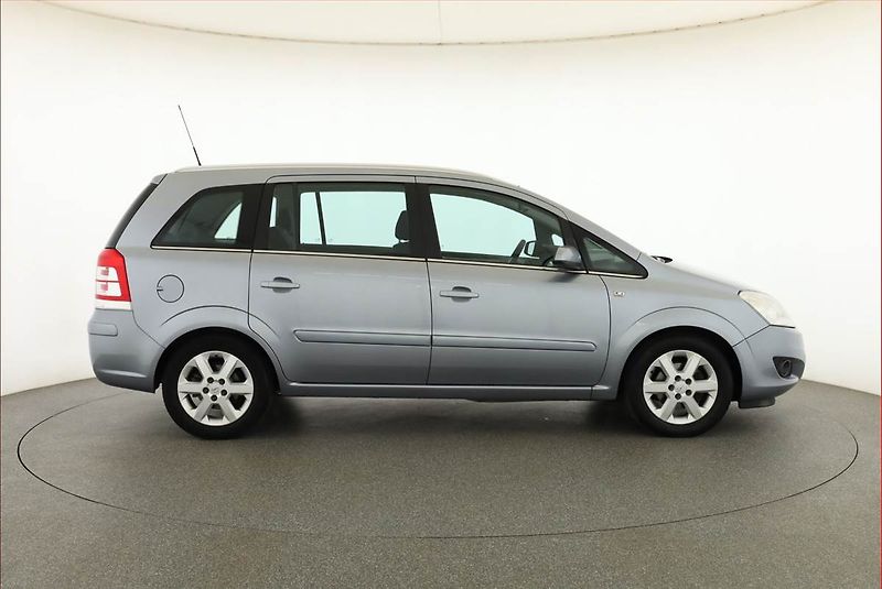 Opel Zafira (2009) 1.8, 7 míst, Serv.kniha - fotka 6 z 18