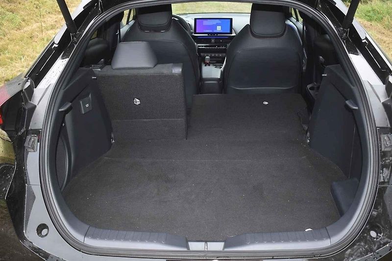 Toyota C-HR ve druhé generaci je opravdu pohledný vůz