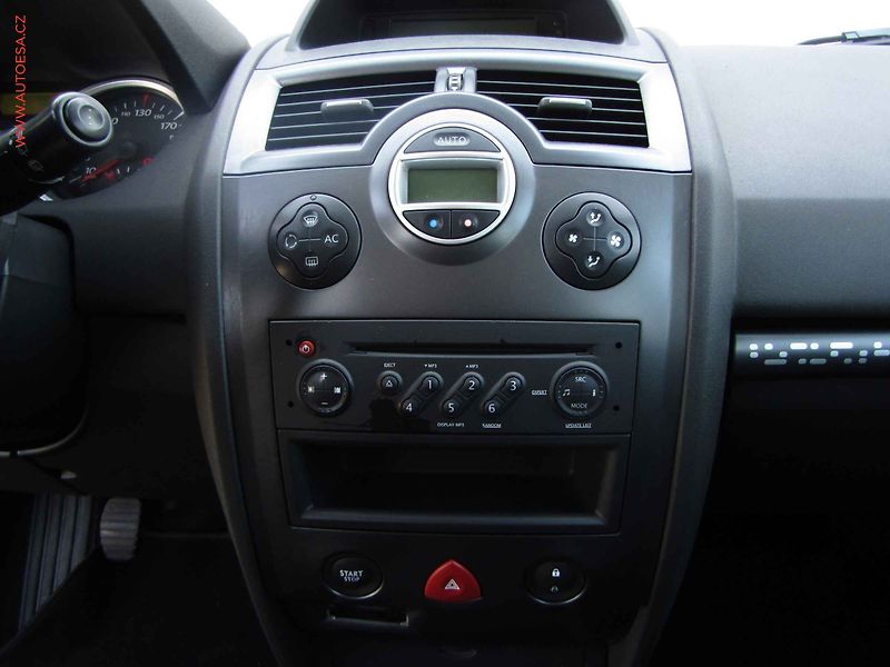 Renault Mégane (2008) 1.6i, 2.maj,ČR, AC, park - fotka 11 z 14