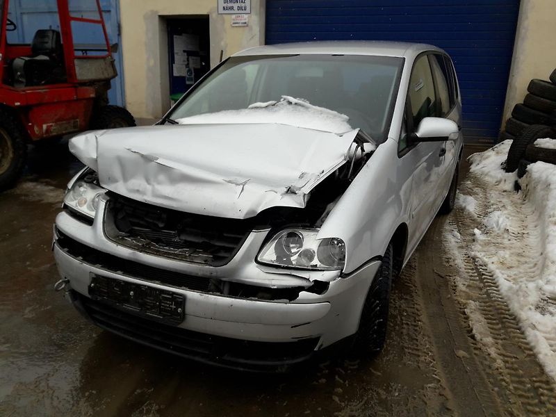 Volkswagen Touran 1.9 TDI 77Kw NÁHRADNÍ DÍLY - fotka 1 z 7
