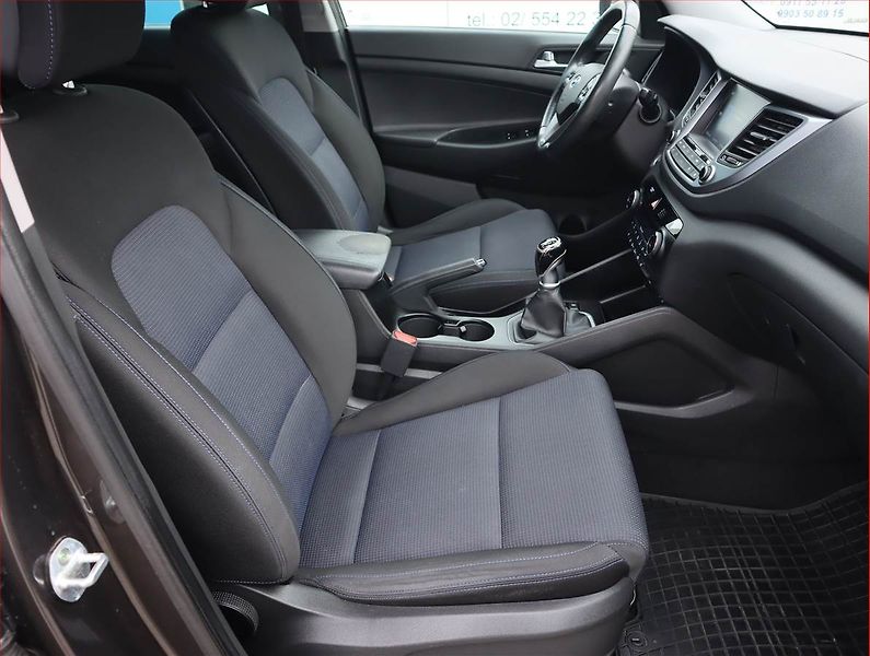 Hyundai Tucson (2016) Style 1.7 CRDi, Serv.kniha - fotka 9 z 19