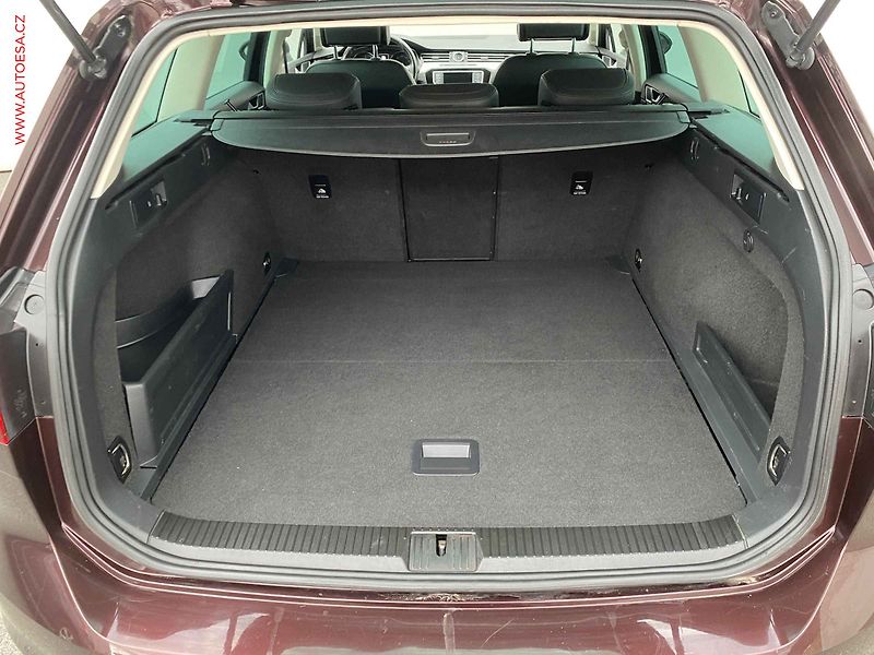 Volkswagen Passat (2016) 2.0 TDi 4x4, Highline, LED - fotka 7 z 17