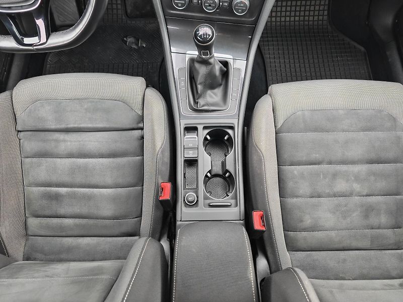 Volkswagen Golf Maraton Edition  1,0TSI - fotka 9 z 23