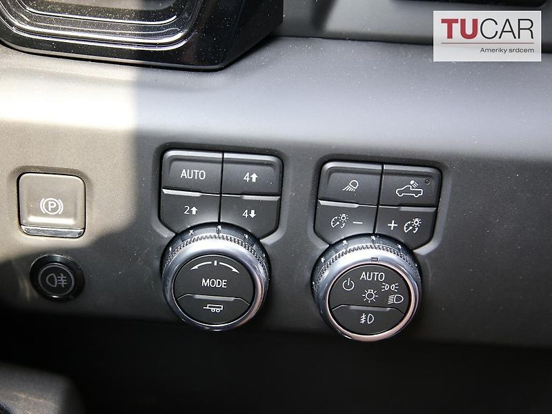 Chevrolet Silverado (2026) ZR2 6.2 V8  - fotka 27 z 48