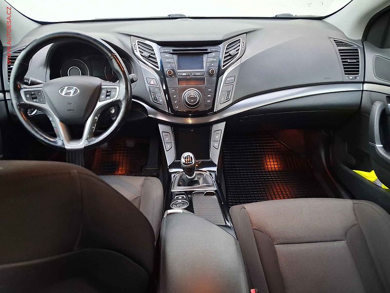 Hyundai i40 (2015) 1.7CRDi, ČR, AC - fotka 8 z 18