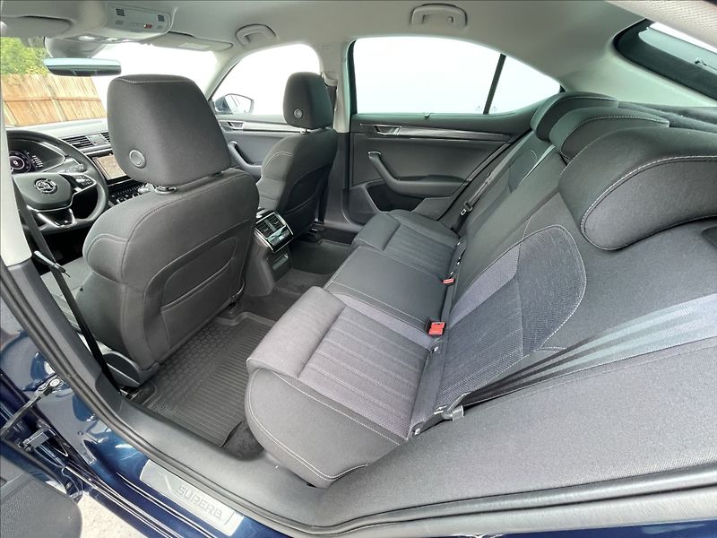 Škoda Superb 1,4 TSI DSG Style ACC+NAVI  iV - fotka 17 z 24