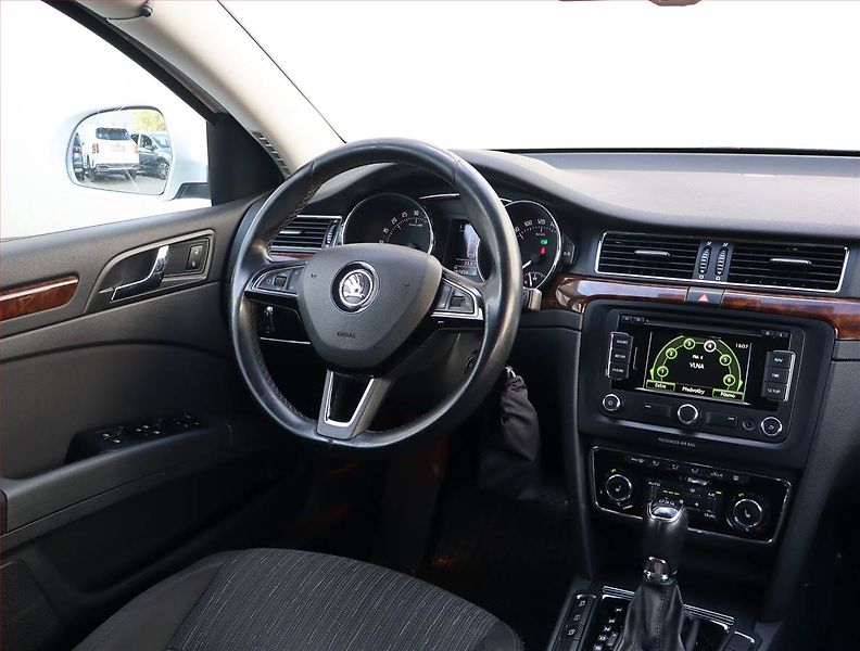 Škoda Superb (2013) 2.0 TDI, Automat, Navi, Xenony - fotka 7 z 20
