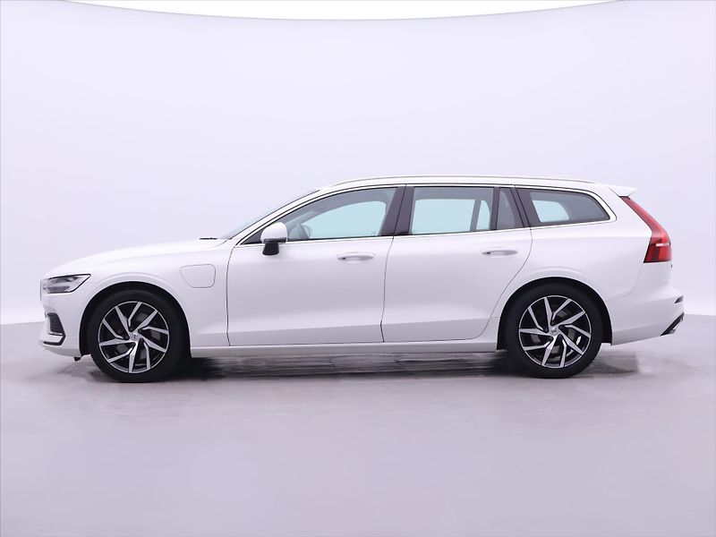 Volvo V60 2,0 B5 AWD Momentum Pro AT DPH - fotka 4 z 29
