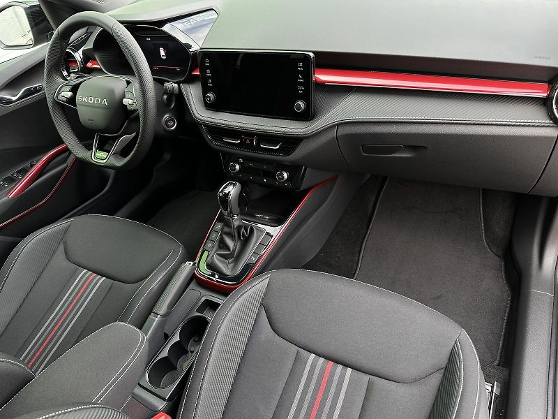 Škoda Fabia 1.0TSi DSG Monte Carlo 116PS B - fotka 39 z 41