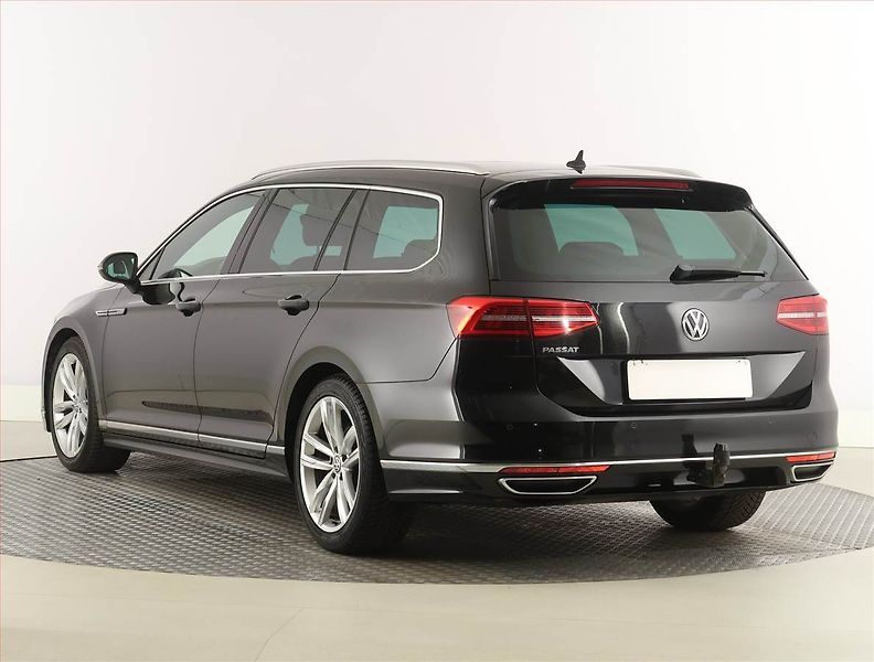 Volkswagen Passat (2015) 2.0 TDI, Automat, Kůže, Navi - fotka 4 z 28