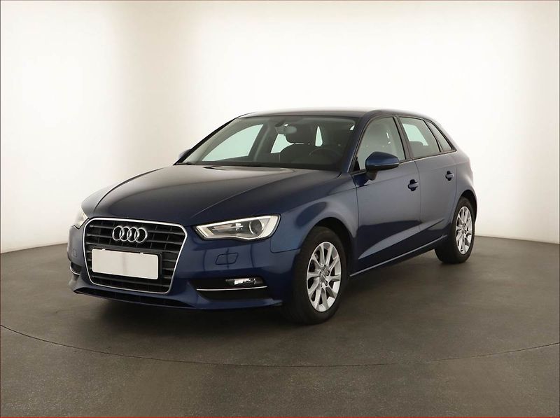 Audi A3 (2014) 1.6 TDI, Bi-Xenony, Tempomat - fotka 2 z 12