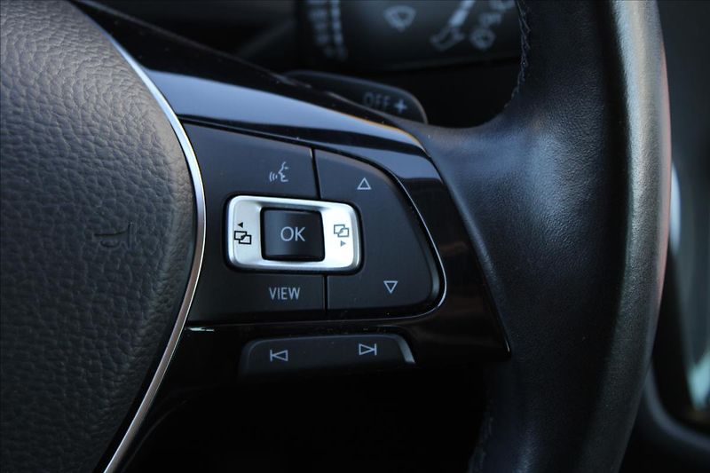 Volkswagen Tiguan 2,0 TDI  1.MAJ,A/T,4x4,R-LINE - fotka 23 z 41
