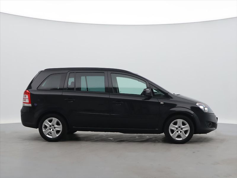Opel Zafira 1,6 i 85kW Family STK 04/2028 - fotka 8 z 23
