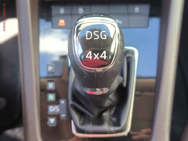 Škoda Octavia (2017) 2.0TDi 4x4, ČR, L&K, DSG - fotka 19 z 24