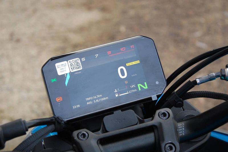 CFMOTO (2025) 125 NK - PŘEDVÁDĚCÍ STROJ, DPH - fotka 15 z 26