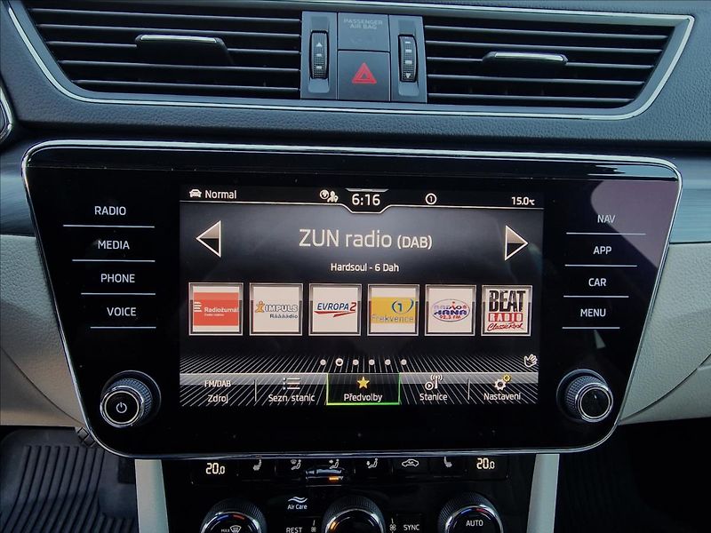 Škoda Superb 2.0TDI DSG Style,ČR,1.Majitel - fotka 30 z 50