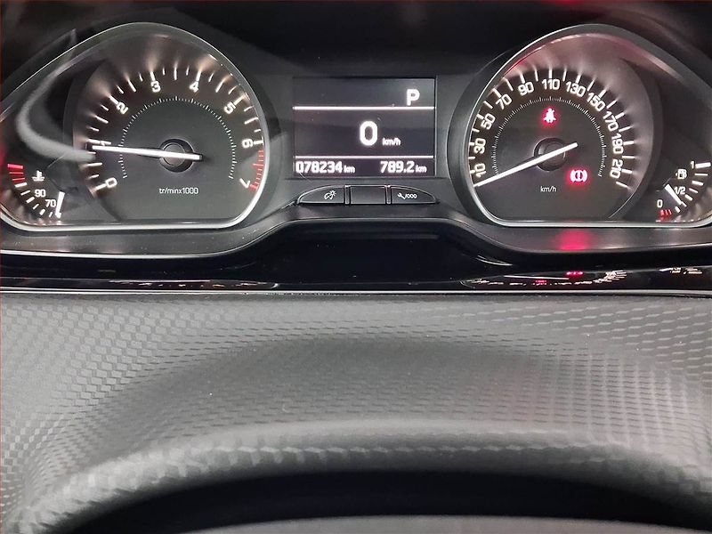 Peugeot 208 (2019) 1.2 PureTech, Automat, Navi - fotka 11 z 20