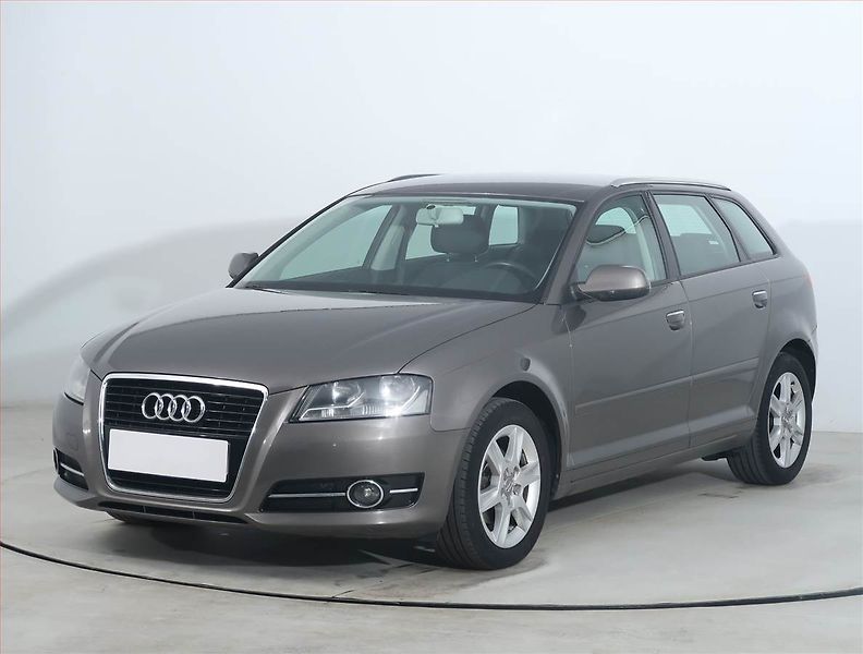 Audi A3 (2011) 1.6 TDI, Tempomat - fotka 2 z 18
