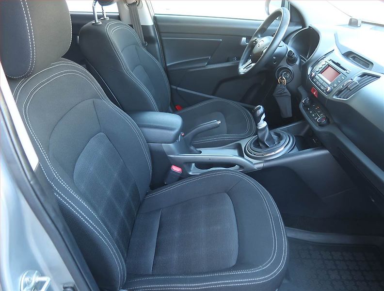 Kia Sportage (2011) 1.7 CRDi, Tempomat - fotka 9 z 17