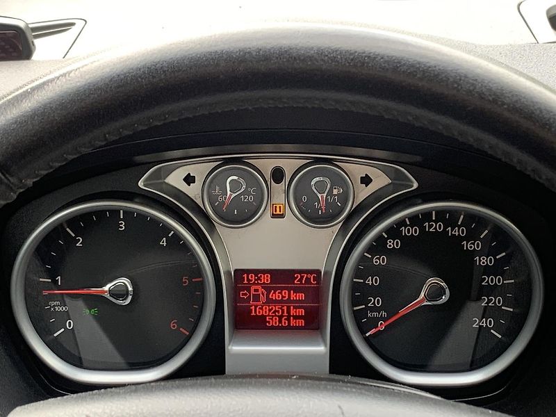 Ford Kuga 2.0TDCi KLIMATIZACE  ALU KOLA - fotka 16 z 38