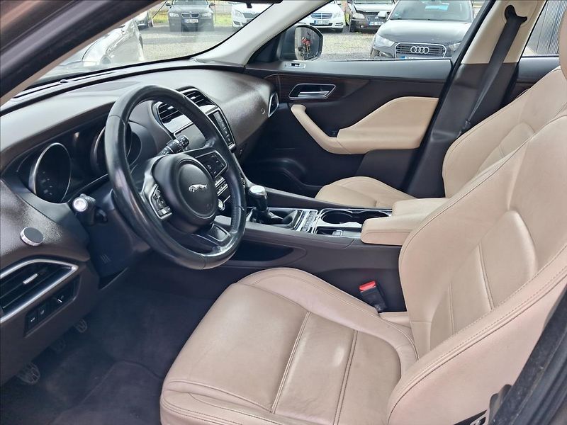 Jaguar F-Pace 2,0 132kw - fotka 11 z 15
