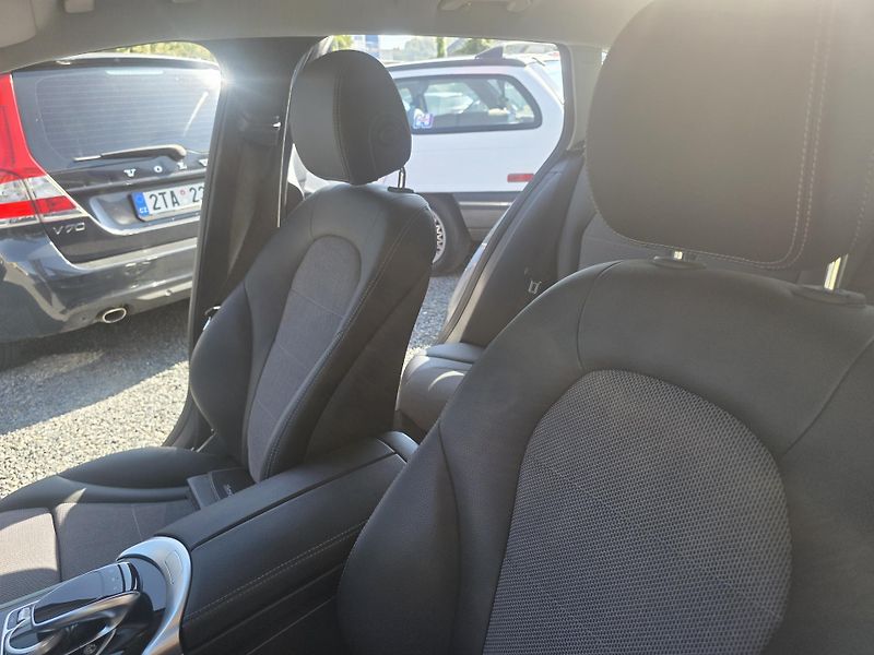 Mercedes-Benz Třídy C C200D 9G  Full LED Facelift  - fotka 16 z 23