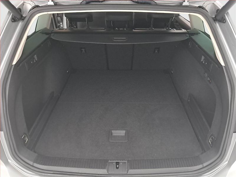 Volkswagen Passat (2019) R-Line 2.0 TDI, Automat, Kůže - fotka 14 z 24
