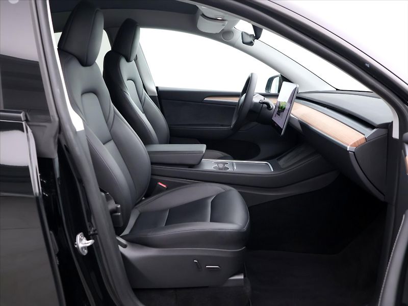 Tesla Model Y LR AWD sOH 92% 1.Maj DPH - fotka 12 z 32