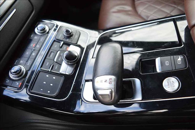 Audi A8 (2012) 4,2V8 QUATTRO - fotka 23 z 25