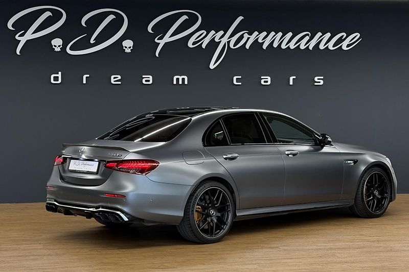 Mercedes-Benz Třídy E (2021) E 63s AMG 4Matic+ V8 Biturbo - fotka 31 z 124