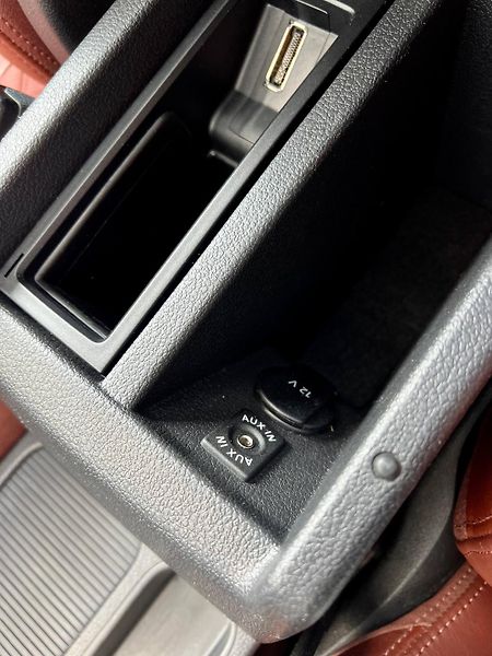 Volkswagen Tiguan (2010) DSG R-LINE VÝBAVA NIZKY NAJEZD - fotka 26 z 35