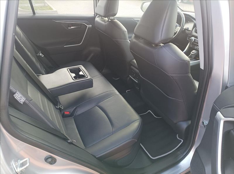 Toyota RAV4 2,5 Executive - fotka 7 z 21