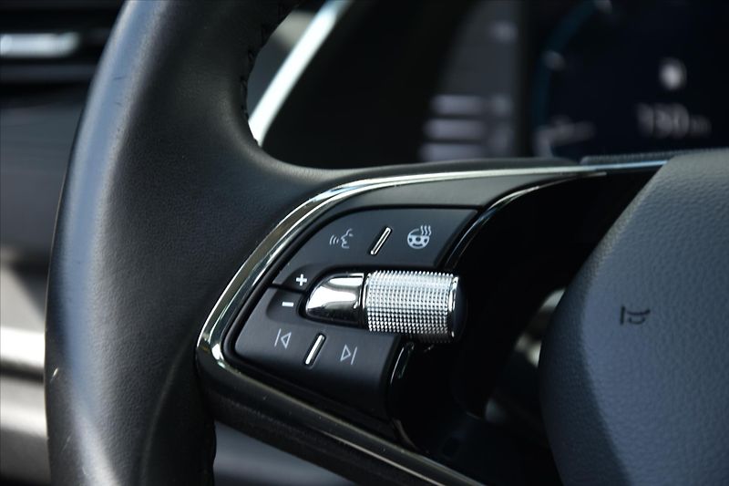 Škoda Octavia 1.5 TSI 110kW LED AMBITION+ ČR - fotka 15 z 28