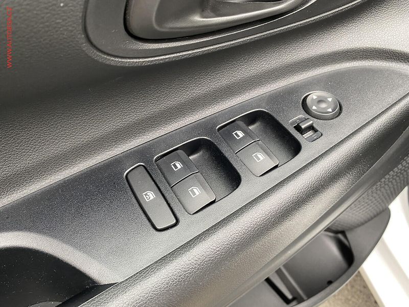 Hyundai i20 (2023) 1.2i, ČR, Comfort - fotka 13 z 15