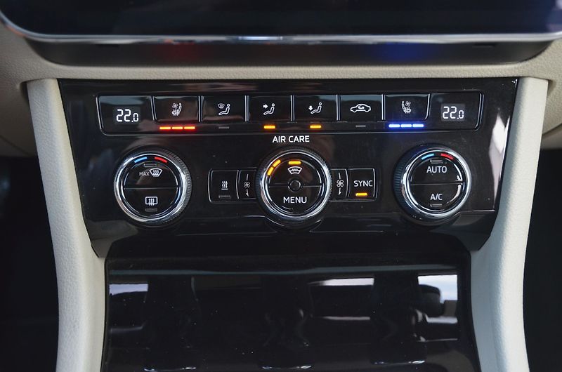 Škoda Superb (2017) 2.0 TSi 206kW DSG 4x4 L&K / ČR - fotka 34 z 50