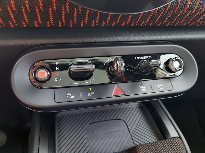 Mini Countryman SE ALL4 ELEKTRO 225kW - fotka 16 z 48