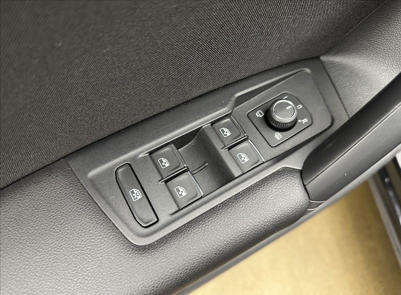 Volkswagen Tiguan 2,0 DSG DPH ACC NZTOP VC TAŽNÉ - fotka 36 z 49