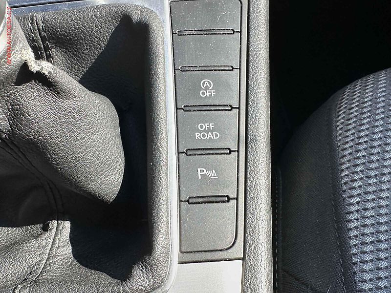 Volkswagen Passat (2013) 2.0TDi 4x4, Bixen, autoAC - fotka 13 z 18
