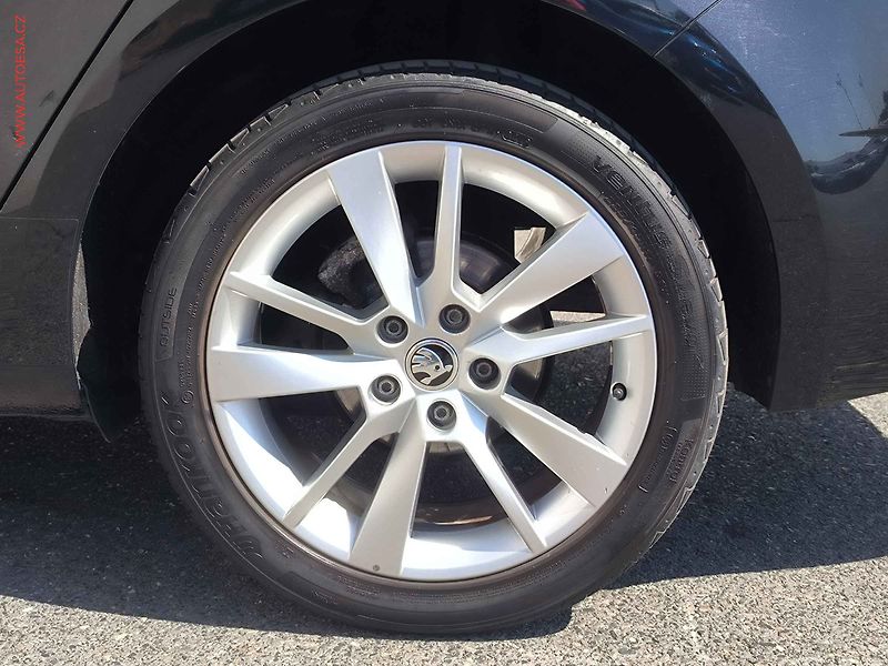 Škoda Octavia (2018) 1.6 TDi, Style, DSG, LED - fotka 25 z 26