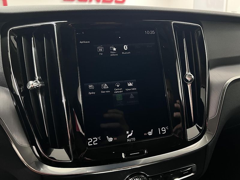 Volvo V60 2.0 T4 140 kW, Automat, 2020 - fotka 30 z 38